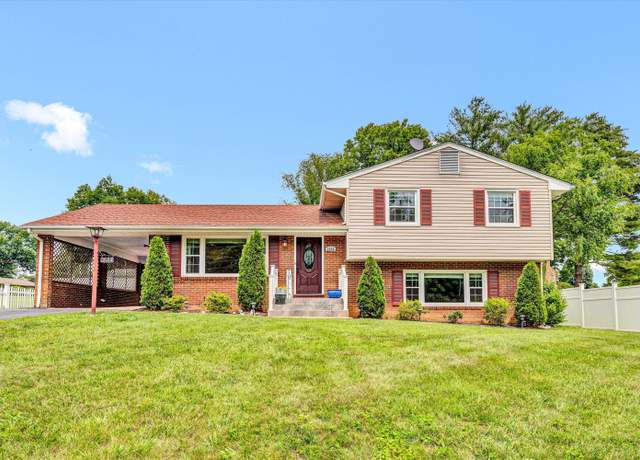 Property at 2604 Mcvitty Rd, Roanoke, VA 24018, 4 beds, 2 baths