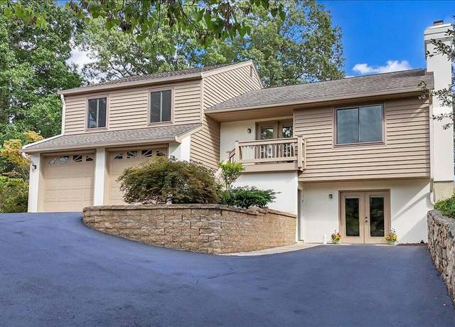 Property at 1924 Mcvitty Rd, Salem, VA 24153, 3 beds, 3.5 baths