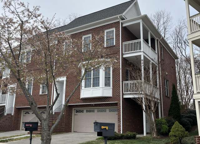 Property at 3825 Colonial Green Cir, Roanoke, VA 24018, 3 beds, 2.5 baths