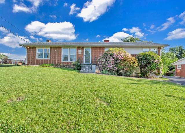Property at 227 Maplelawn Ave NE, Roanoke, VA 24012, 3 beds, 2 baths