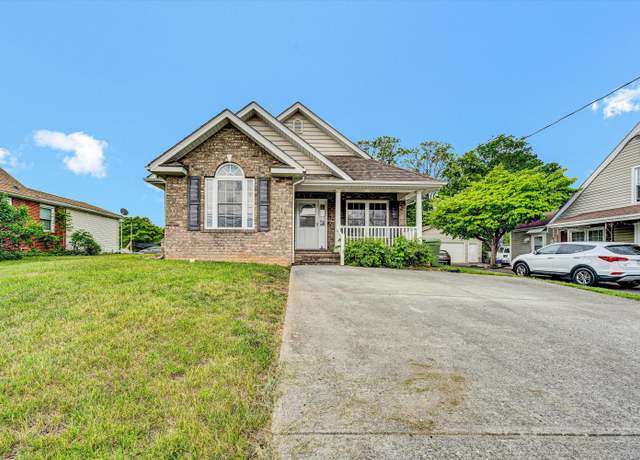 Property at 1016 Roanoke Blvd, Salem, VA 24153, 3 beds, 2 baths