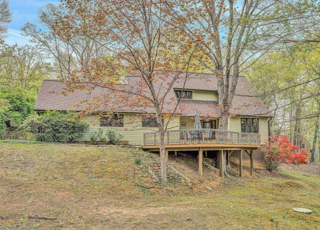 Property at 3271 Links Manor Dr, Salem, VA 24153, 5 beds, 4.5 baths