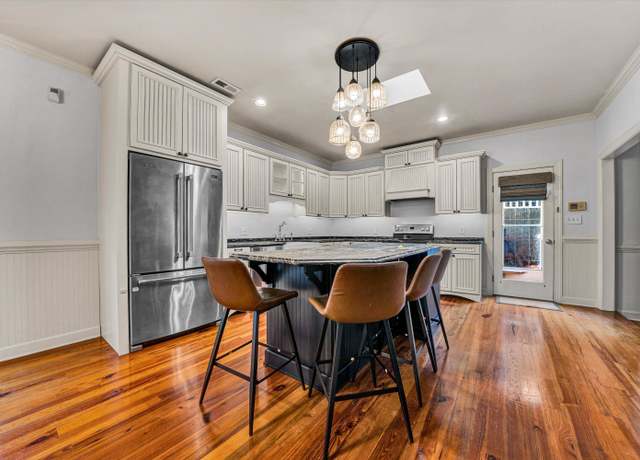 Property at 2509 Rosalind Ave SW, Roanoke, VA 24014, 5 beds, 2.5 baths