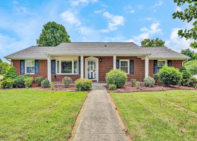 Property at 2200 Gloria Dr, Salem, VA 24153, 4 beds, 3 baths