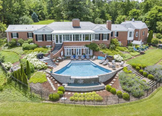 Property at 4134 Lake Dr SW, Roanoke, VA 24018, 4 beds, 4.5 baths