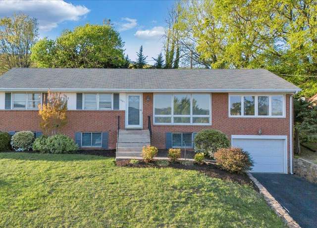 Property at 1501 Brushy Mountain Dr, Salem, VA 24153, 4 beds, 2 baths