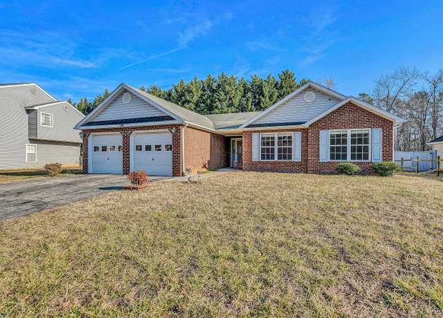 Property at 4530 Lomond Cir, Salem, VA 24153, 3 beds, 2 baths