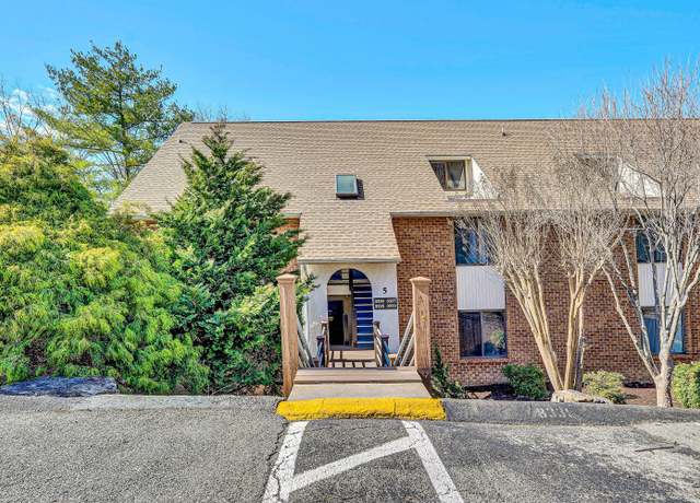 Property at 3339 Forest Ridge Rd, Roanoke, VA 24018, 2 beds, 2 baths