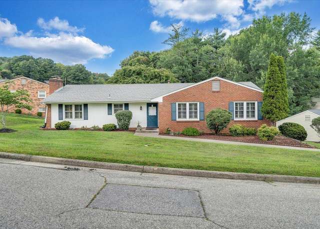 Property at 5377 Luwana Dr, Roanoke, VA 24018, 4 beds, 2.5 baths