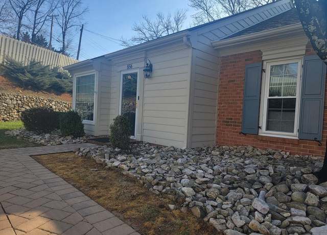 Property at 856 Stonegate Ct, Salem, VA 24153, 3 beds, 2 baths