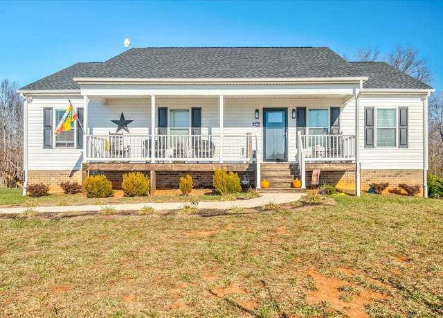 Property at 2275 Smith Mountain Lake Pkwy, Huddleston, VA 24104, 3 beds, 2 baths