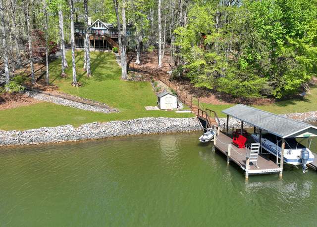 Property at 121 Briarcliff Dr, Moneta, VA 24121, 4 beds, 3 baths