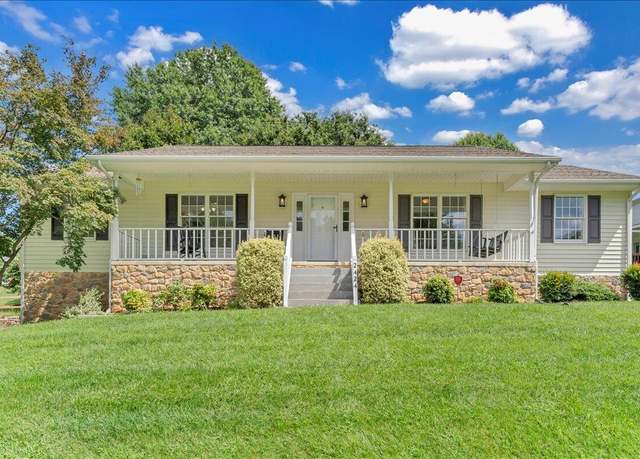 Property at 2424 Olde Salem Dr, Salem, VA 24153, 3 beds, 2.5 baths