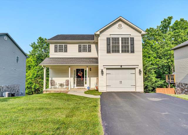 Property at 2844 Green Ridge Rd, Roanoke, VA 24019, 3 beds, 3.5 baths