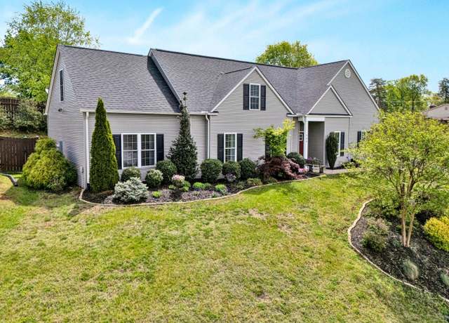 Property at 700 Bradford Cir, Salem, VA 24153, 3 beds, 2.5 baths