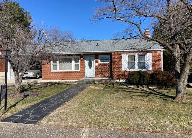 Property at 302 Trinkle Ave NE, Roanoke, VA 24012, 3 beds, 2 baths