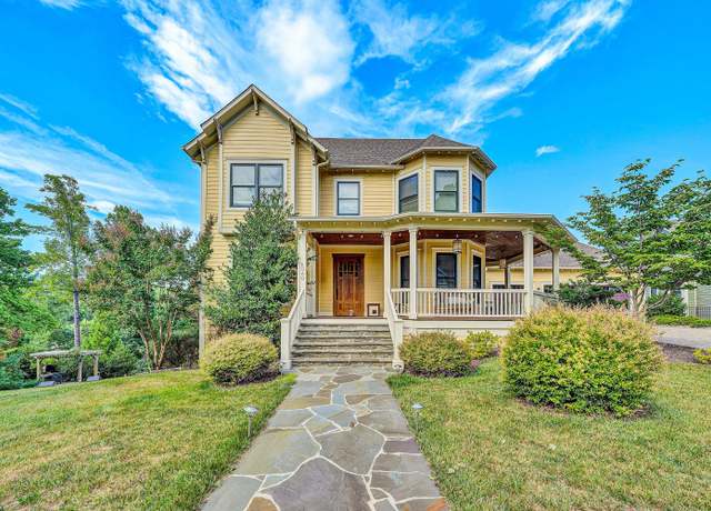 Property at 6060 Roycroft Dr, Roanoke, VA 24018, 5 beds, 4.5 baths