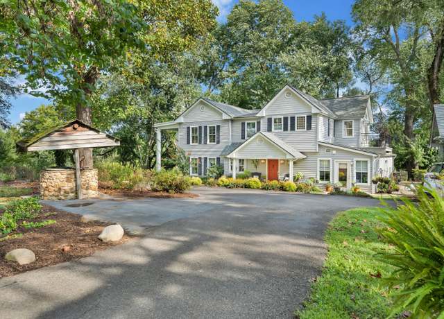 Property at 3734 Lake Dr SW, Roanoke, VA 24018, 4 beds, 3 baths
