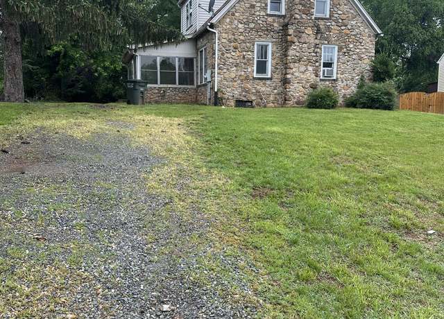 Property at 1705 Brad Ct, Salem, VA 24153, 3 beds, 1.5 baths