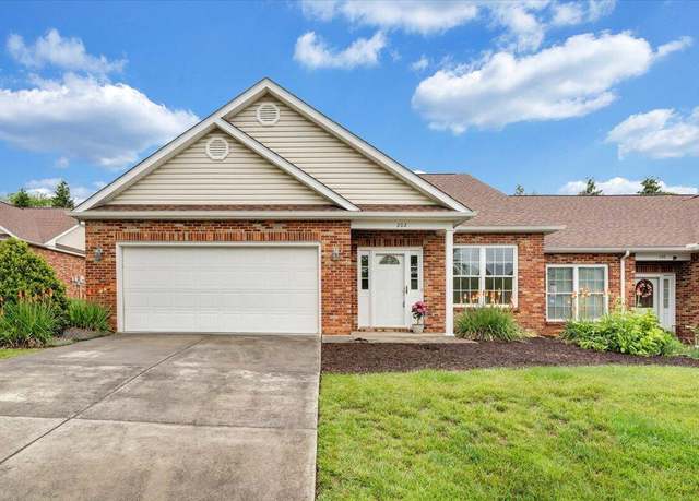 Property at 202 Cypress Ct, Roanoke, VA 24019, 3 beds, 3 baths