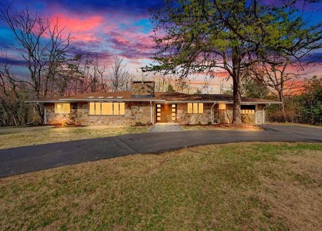 Property at 2104 Deyerle Rd SW, Roanoke, VA 24018, 4 beds, 3 baths