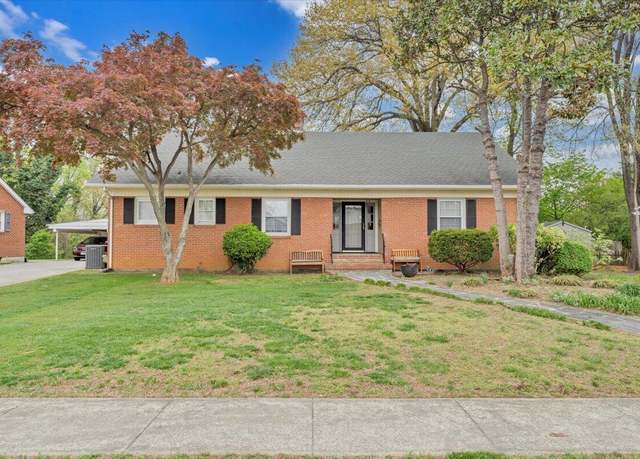 Property at 215 Chestnut St, Salem, VA 24153, 3 beds, 3 baths