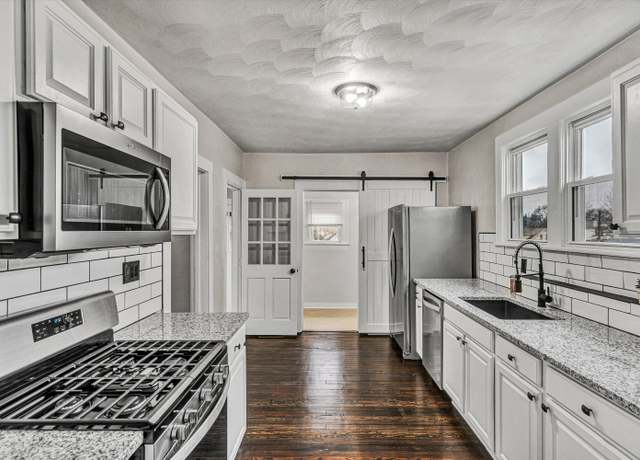 Property at 1111 Pechin Ave SE, Roanoke, VA 24013, 3 beds, 2 baths