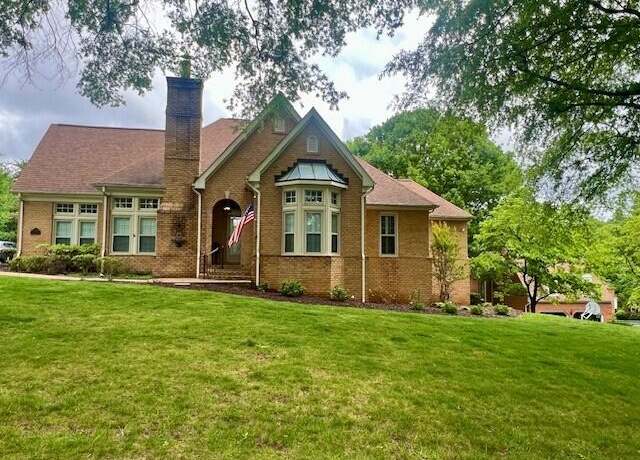 Property at 5911 Sulgrave Rd, Roanoke, VA 24018, 4 beds, 4.5 baths