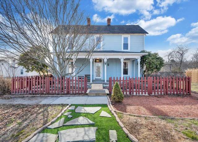Property at 8 Middle St, New Castle, VA 24127, 5 beds, 2 baths