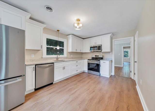 Property at 3727 Pinevale Rd, Roanoke, VA 24018, 3 beds, 2 baths
