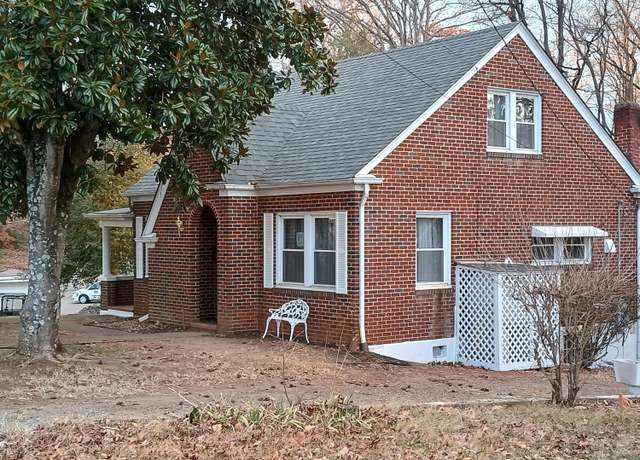 Property at 1003 Oakgrove Ave, Martinsville, VA 24112, 3 beds, 1 bath