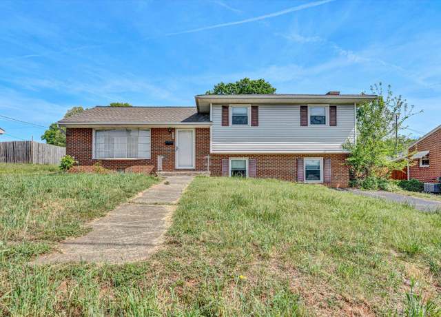 Property at 126 Frontier Rd NE, Roanoke, VA 24012, 3 beds, 2.5 baths