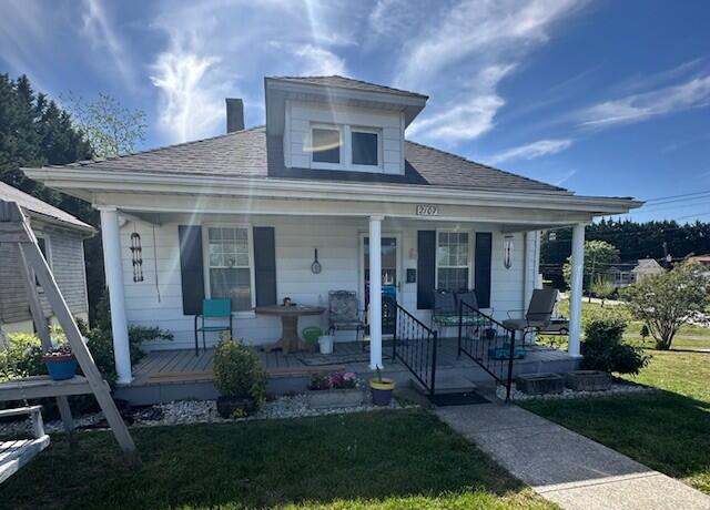Property at 2107 Kenwood Blvd SE, Roanoke, VA 24013, 2 beds, 1 bath