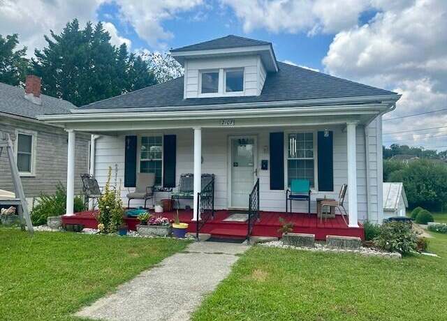 Property at 2107 Kenwood Blvd SE, Roanoke, VA 24013, 2 beds, 1 bath