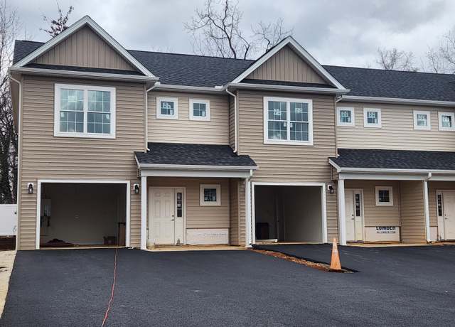 Property at 6135 Warren Newcomb Dr, Radford, VA 24141, 3 beds, 2.5 baths