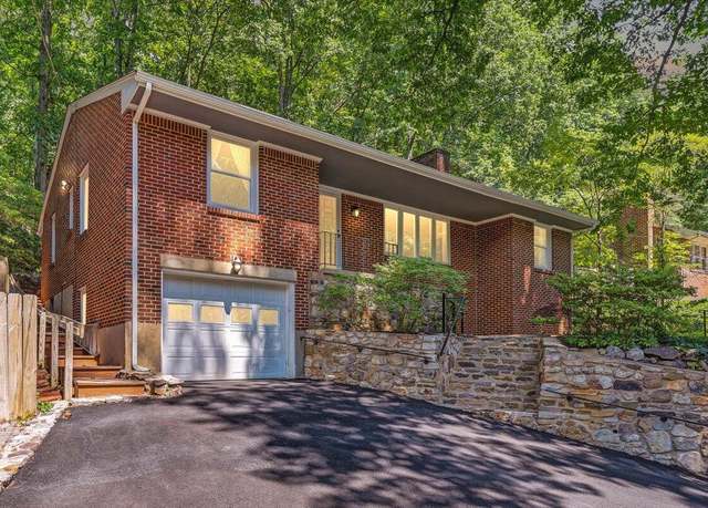 Property at 2702 Yellow Mountain Rd SE, Roanoke, VA 24014, 3 beds, 2.5 baths