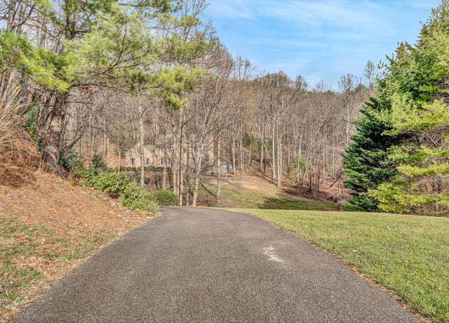 Property at 7726 Ann Ln, Roanoke, VA 24018, 5 beds, 4.5 baths