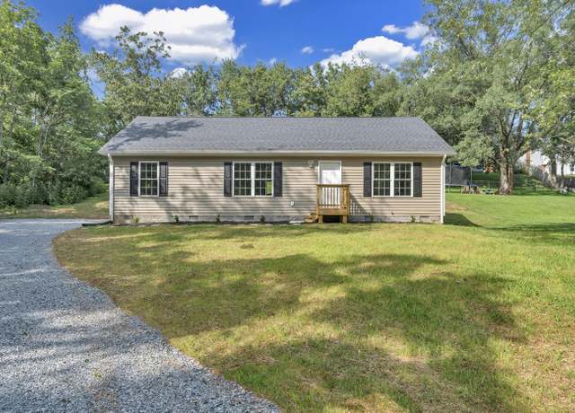 Property at 1800 Hardy Rd, Vinton, VA 24179, 3 beds, 2 baths