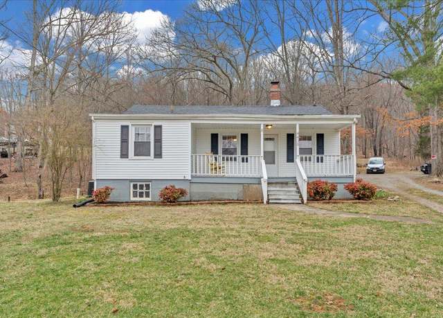 Property at 4439 Yellow Mountain Rd, Roanoke, VA 24014, 3 beds, 2 baths