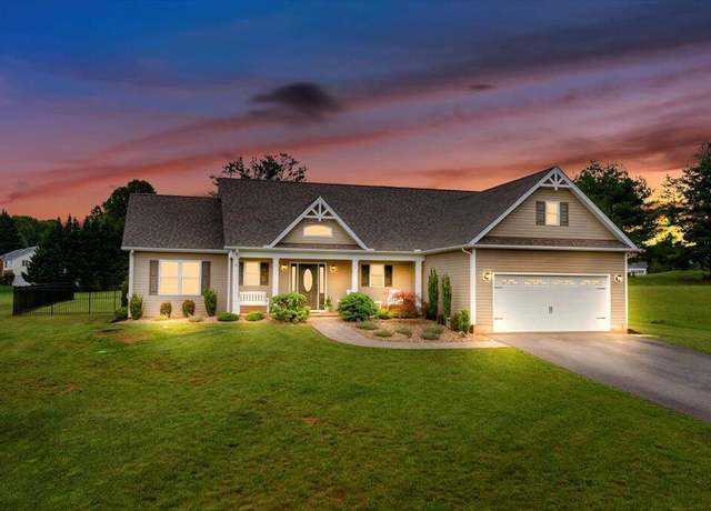 Property at 156 Bentgrass Dr, Hardy, VA 24101, 3 beds, 2 baths