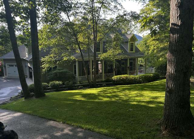 Property at 5565 Carons View Ln, Roanoke, VA 24014, 4 beds, 3.5 baths