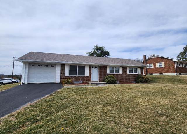 Property at 685 Starlight Dr, Christiansburg, VA 24073, 3 beds, 1 bath