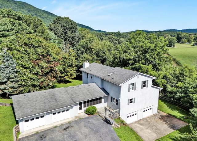 Property at 5300 Rock Hill Dr, Roanoke, VA 24014, 3 beds, 2.5 baths