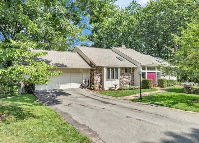 Property at 6036 Lakemont Dr, Roanoke, VA 24018, 4 beds, 3.5 baths