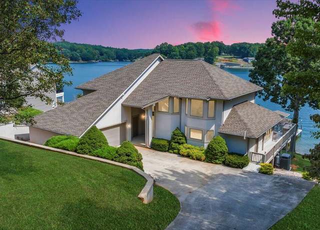 Property at 104 Lookout Pointe Dr, Moneta, VA 24121, 4 beds, 4 baths