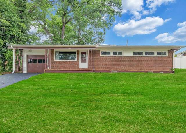 Property at 1046 Silverwood Rd NW, Roanoke, VA 24017, 3 beds, 1 bath