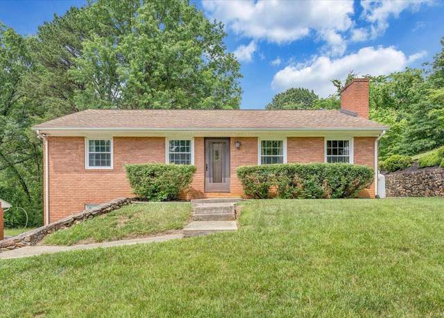 Property at 30 Benbrook Cir NE, Roanoke, VA 24012, 4 beds, 3 baths