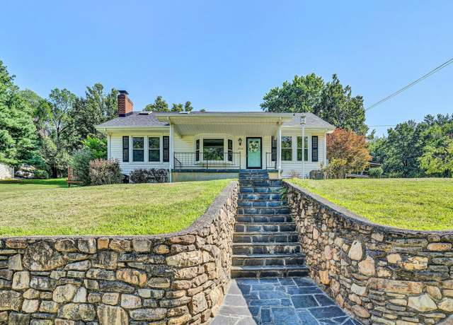 Property at 4544 Narrows Ln SW, Roanoke, VA 24014, 3 beds, 2 baths