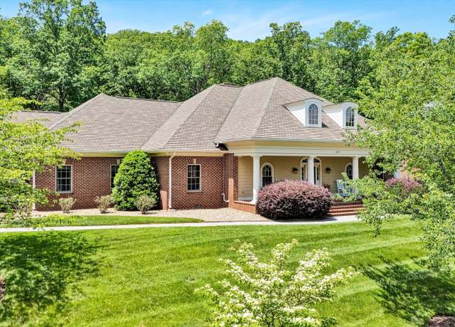 Property at 3707 Wellington Dr SE, Roanoke, VA 24014, 5 beds, 5 baths