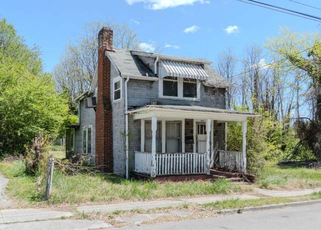 Property at 216 Chapman St, Salem, VA 24153, 2 beds, 1 bath